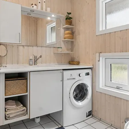 Vakantiehuis Sfeervol Vlak Bij Zee Voor Zes Pers *