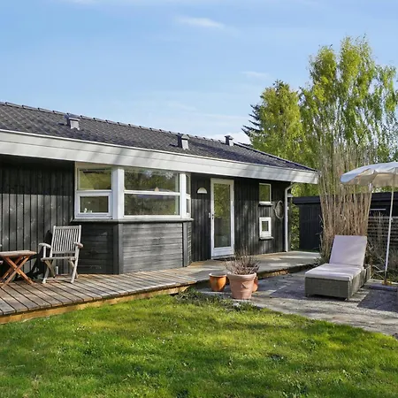 Vakantiehuis Sfeervol Vlak Bij Zee Voor Zes Pers *